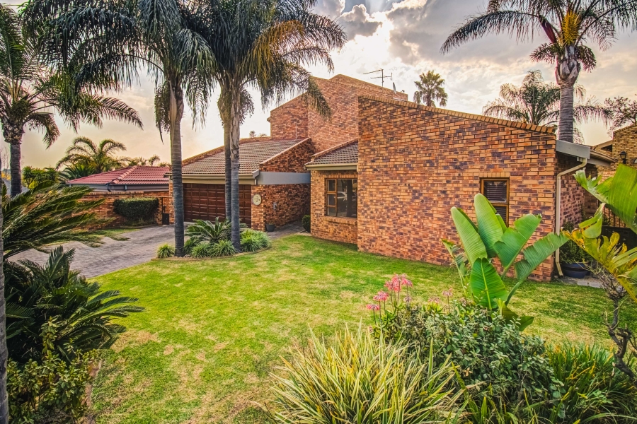 5 Bedroom Property for Sale in Glen Erasmia Gauteng