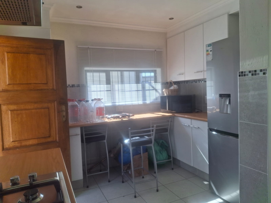 To Let 1 Bedroom Property for Rent in Sandringham Gauteng