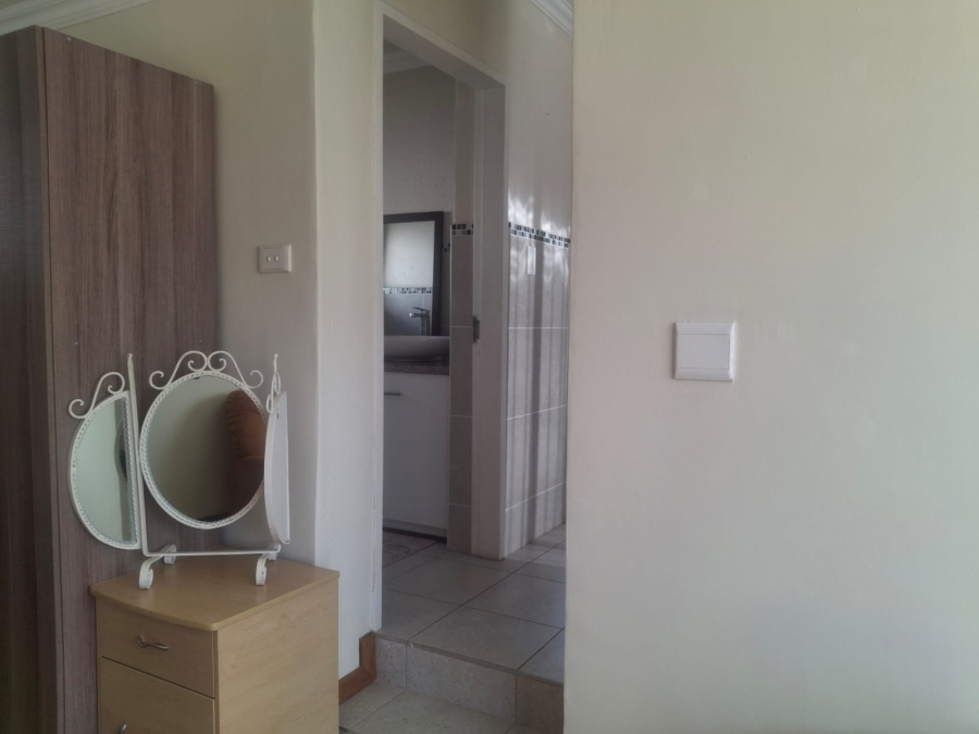 To Let 1 Bedroom Property for Rent in Sandringham Gauteng