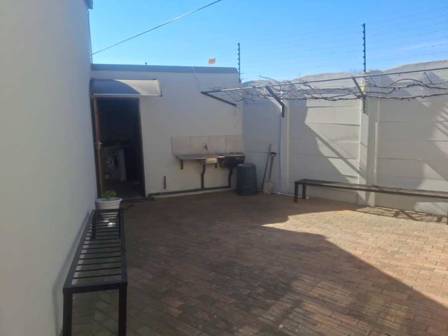 To Let 1 Bedroom Property for Rent in Sandringham Gauteng