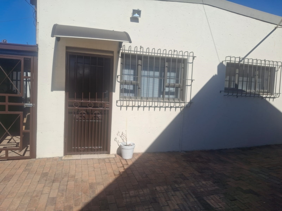 To Let 1 Bedroom Property for Rent in Sandringham Gauteng