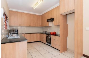 To Let 4 Bedroom Property for Rent in Croydon Gauteng