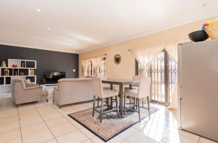 To Let 4 Bedroom Property for Rent in Croydon Gauteng