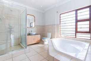 To Let 4 Bedroom Property for Rent in Croydon Gauteng