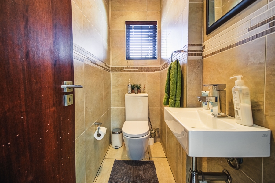 4 Bedroom Property for Sale in Glen Marais Gauteng