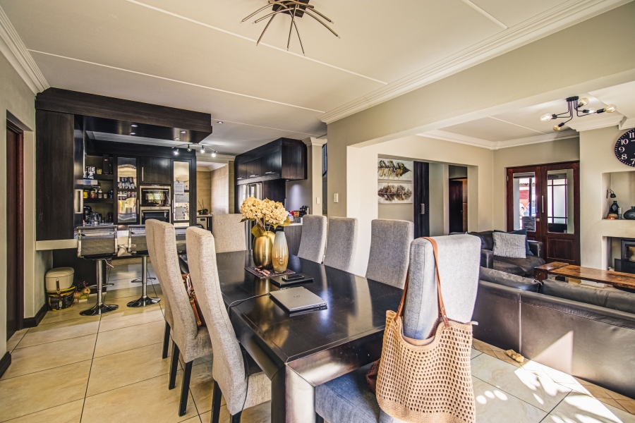 4 Bedroom Property for Sale in Glen Marais Gauteng