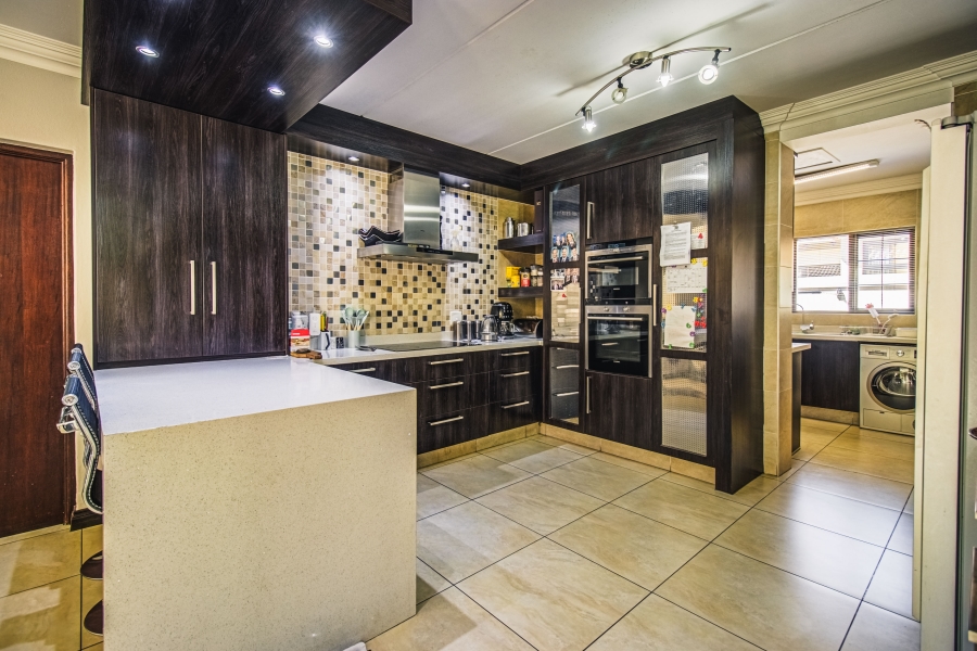 4 Bedroom Property for Sale in Glen Marais Gauteng