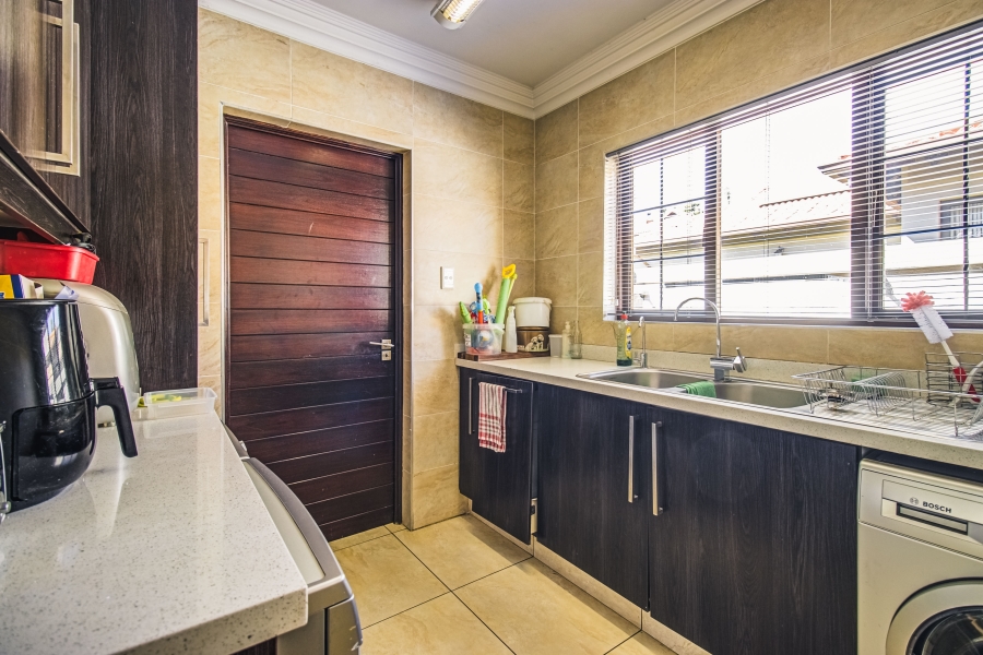 4 Bedroom Property for Sale in Glen Marais Gauteng