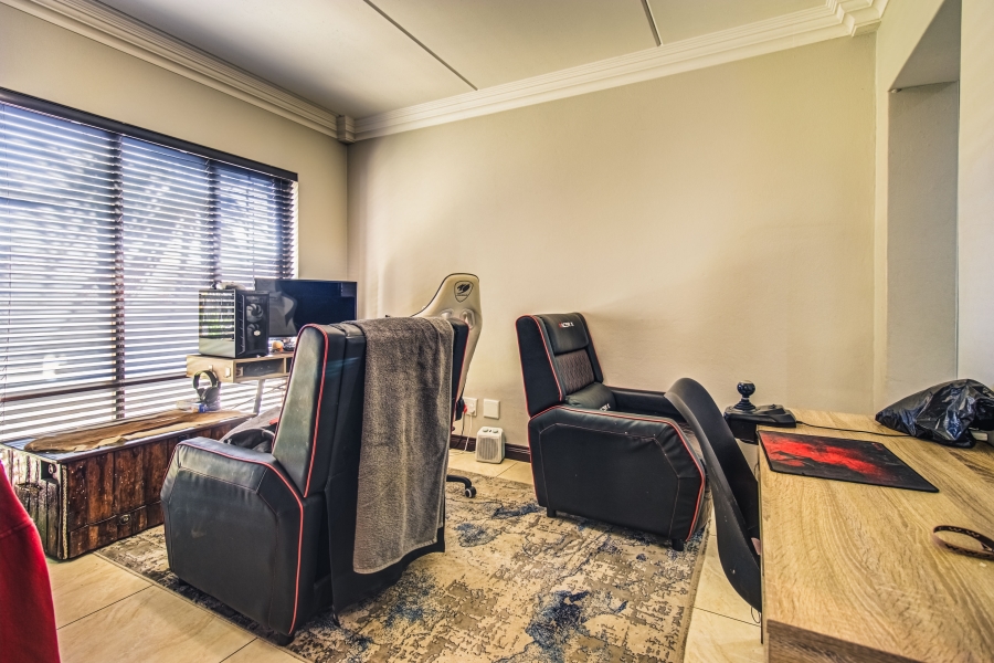 4 Bedroom Property for Sale in Glen Marais Gauteng