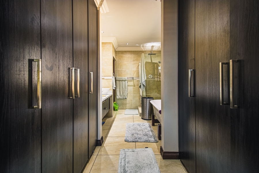4 Bedroom Property for Sale in Glen Marais Gauteng