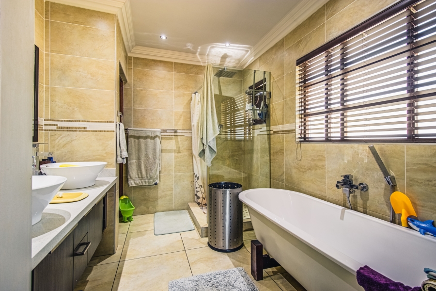 4 Bedroom Property for Sale in Glen Marais Gauteng