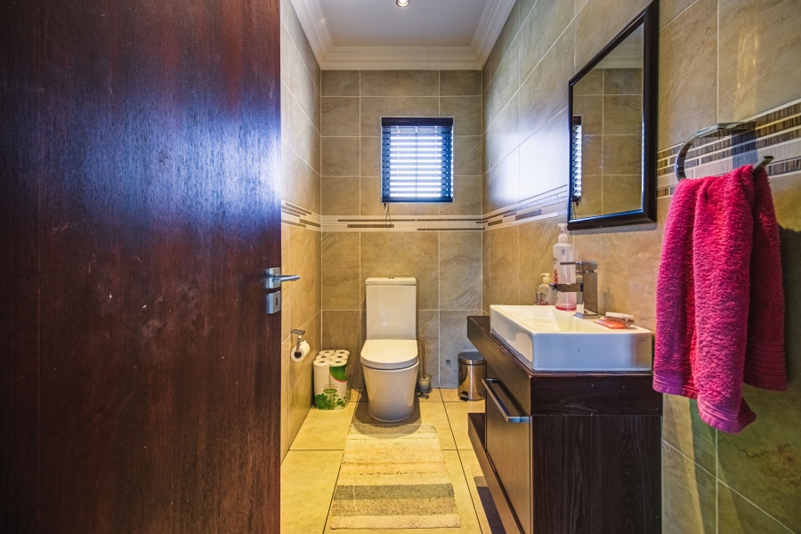 4 Bedroom Property for Sale in Glen Marais Gauteng