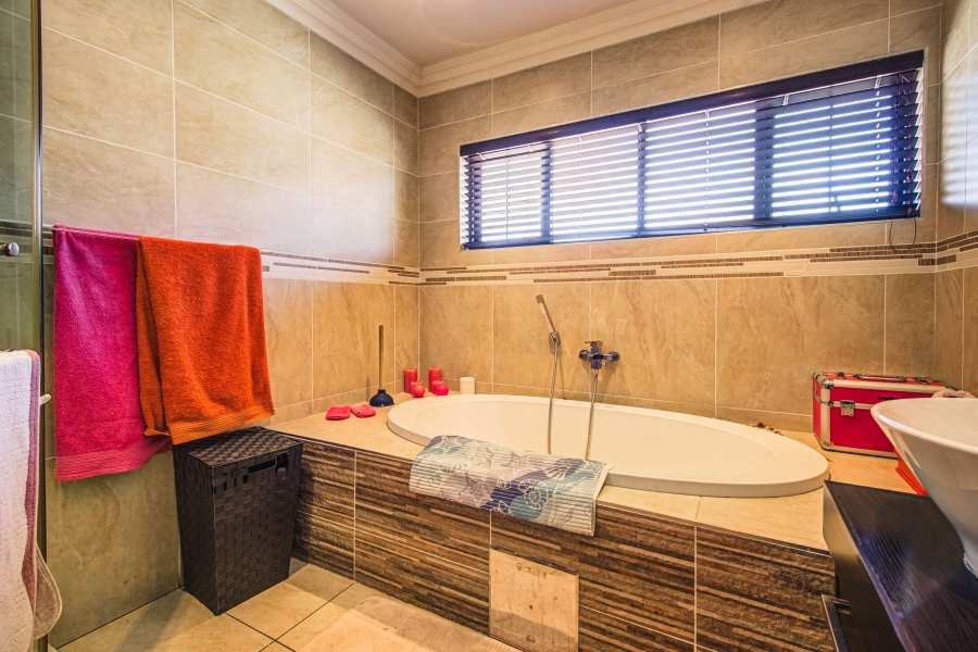 4 Bedroom Property for Sale in Glen Marais Gauteng