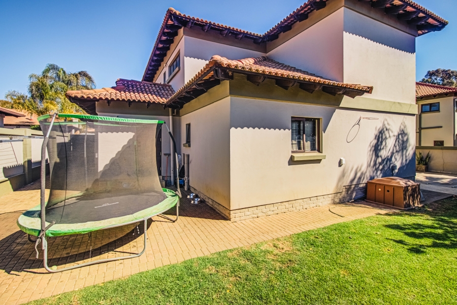 4 Bedroom Property for Sale in Glen Marais Gauteng