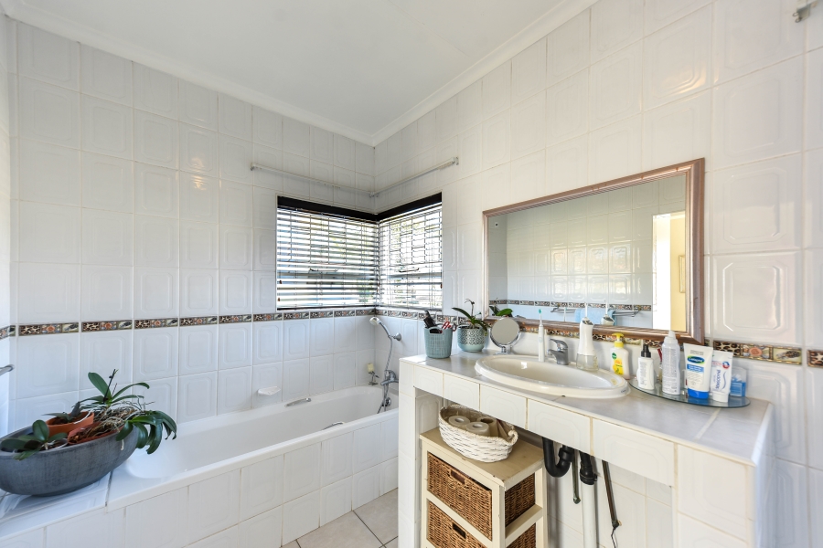 4 Bedroom Property for Sale in Rietvalleirand Gauteng