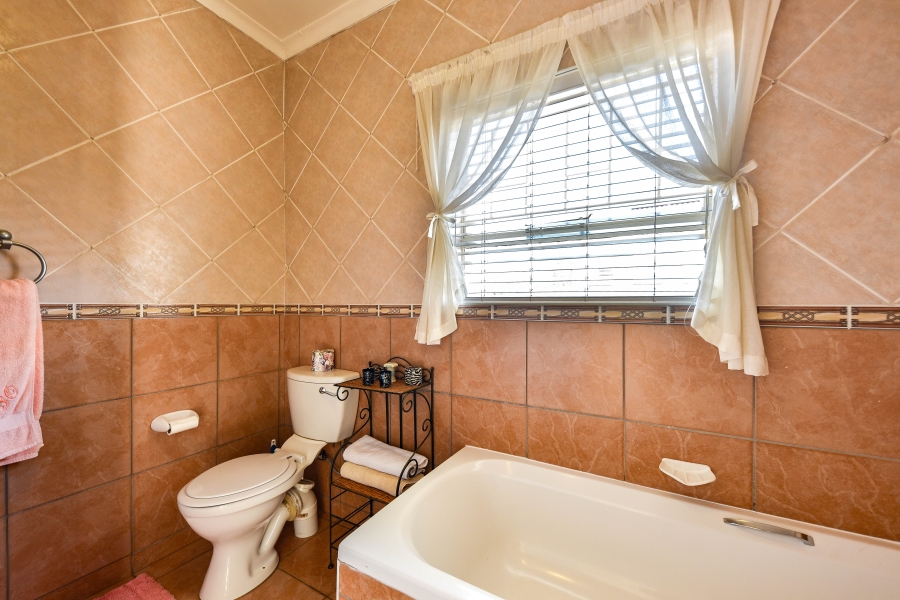 4 Bedroom Property for Sale in Rietvalleirand Gauteng