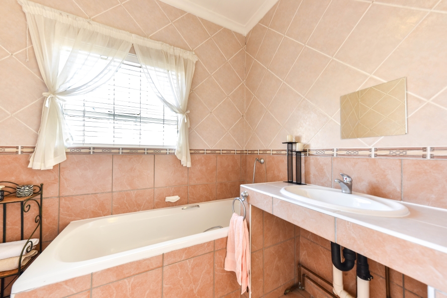 4 Bedroom Property for Sale in Rietvalleirand Gauteng