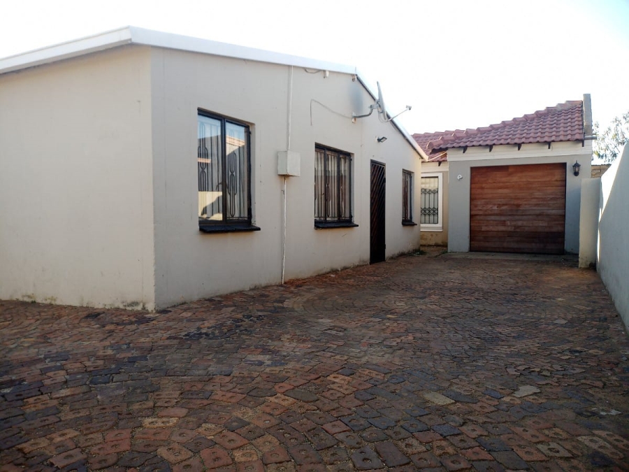 3 Bedroom Property for Sale in Protea Glen Gauteng