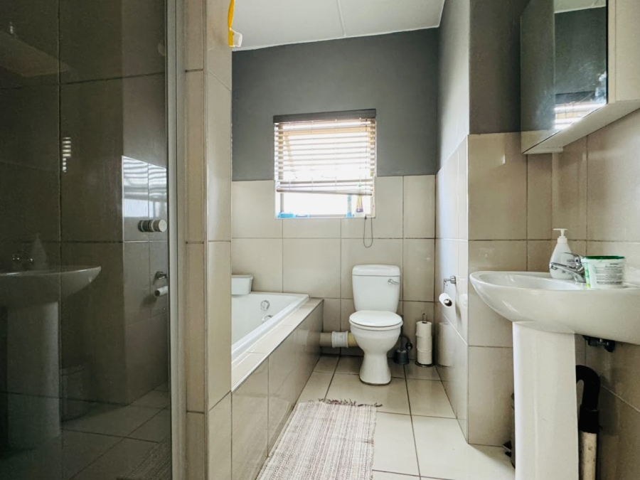 2 Bedroom Property for Sale in Brentwood Park AH Gauteng