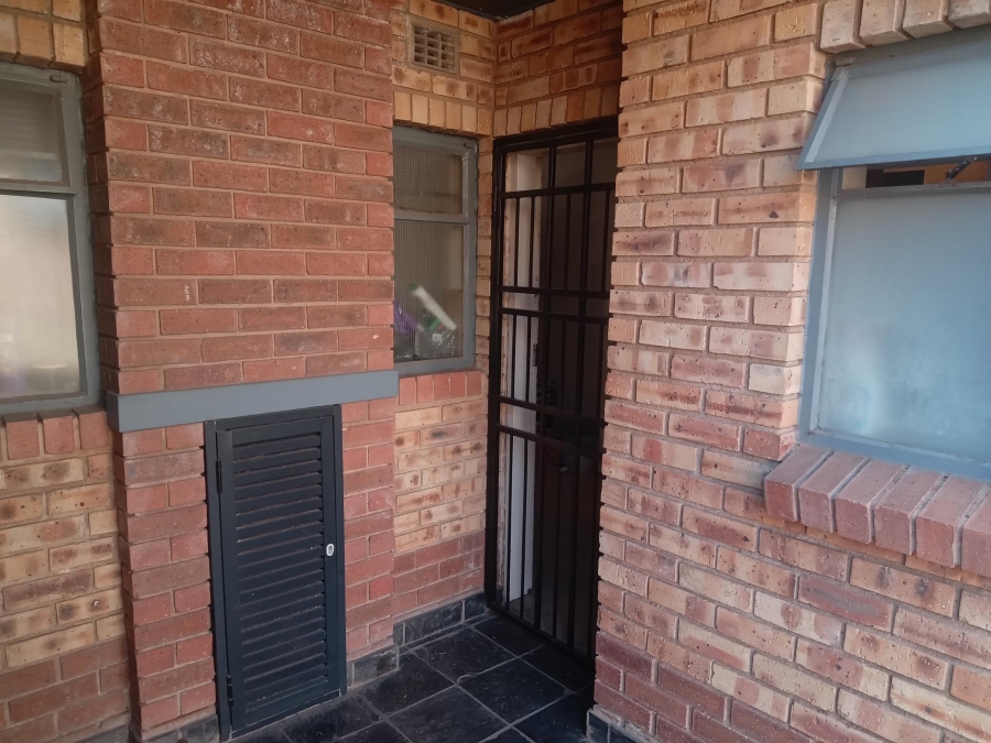 1 Bedroom Property for Sale in Erand Gardens Gauteng