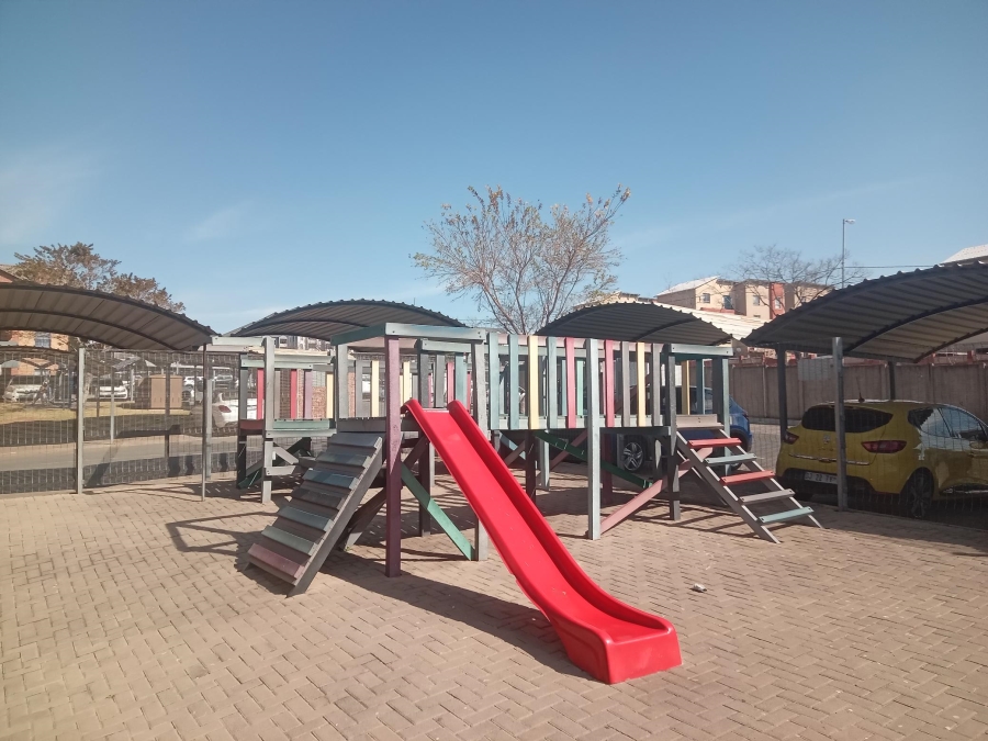 1 Bedroom Property for Sale in Erand Gardens Gauteng