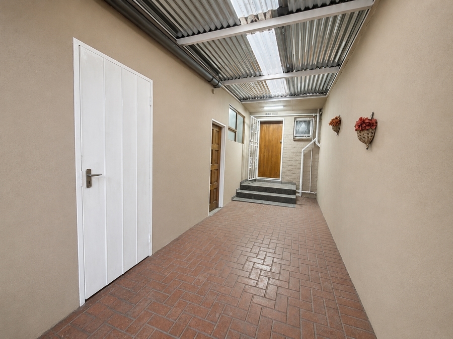 2 Bedroom Property for Sale in Three Rivers Proper Gauteng