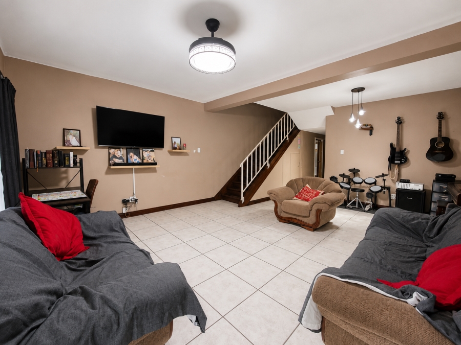 2 Bedroom Property for Sale in Three Rivers Proper Gauteng