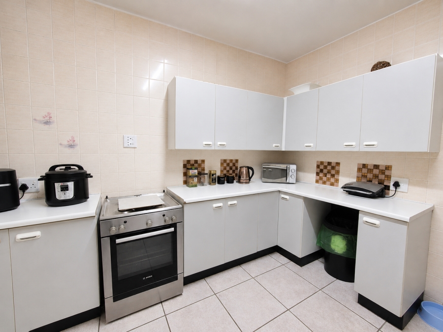 2 Bedroom Property for Sale in Three Rivers Proper Gauteng