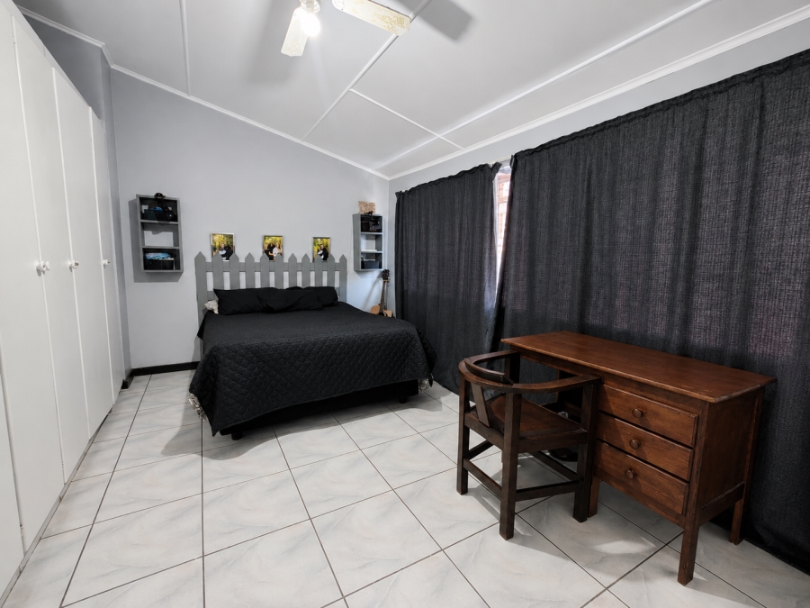 2 Bedroom Property for Sale in Three Rivers Proper Gauteng