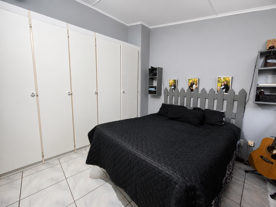 2 Bedroom Property for Sale in Three Rivers Proper Gauteng