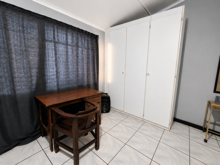 2 Bedroom Property for Sale in Three Rivers Proper Gauteng