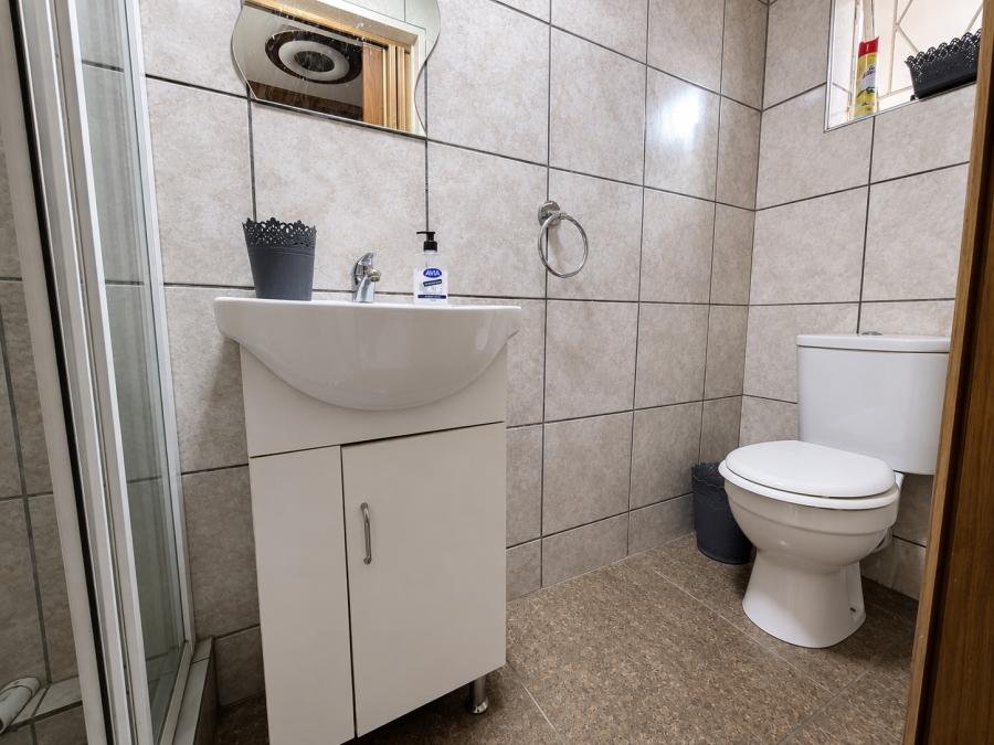 2 Bedroom Property for Sale in Three Rivers Proper Gauteng