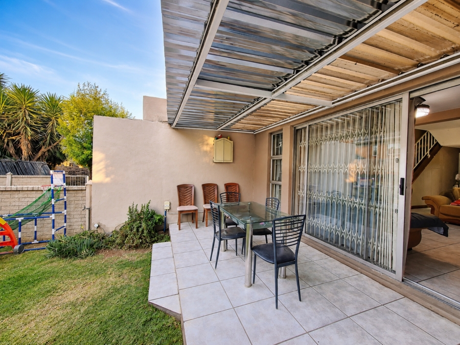 2 Bedroom Property for Sale in Three Rivers Proper Gauteng