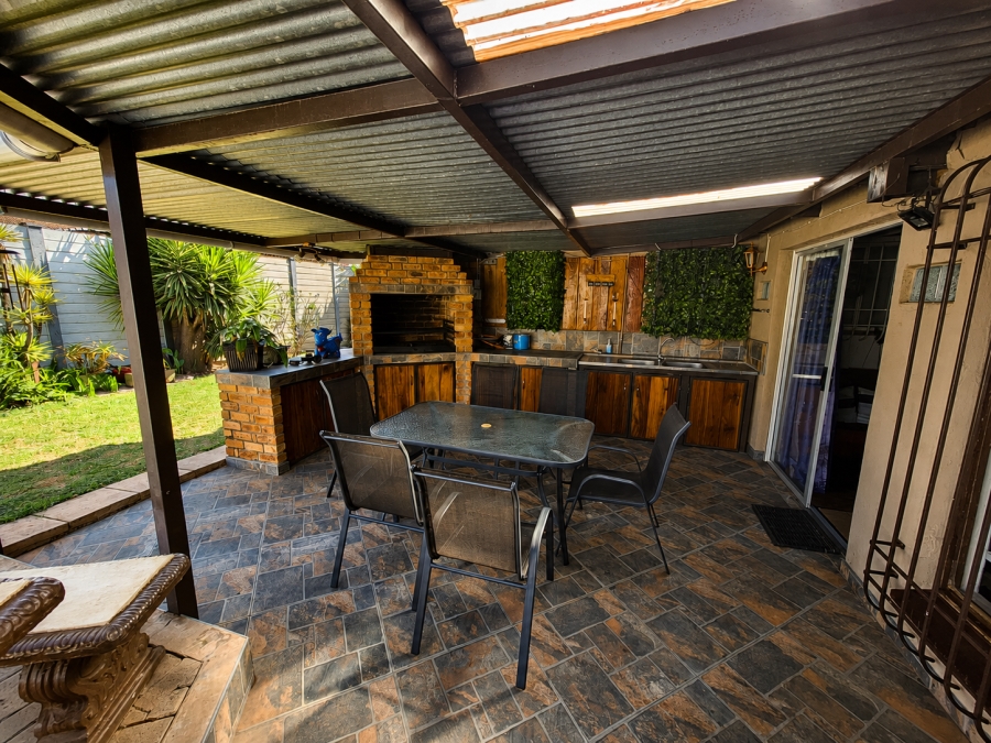 4 Bedroom Property for Sale in Vanderbijlpark SE 7 Gauteng