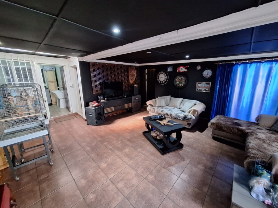 4 Bedroom Property for Sale in Vanderbijlpark SE 7 Gauteng