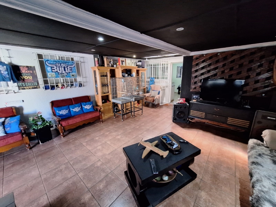 4 Bedroom Property for Sale in Vanderbijlpark SE 7 Gauteng