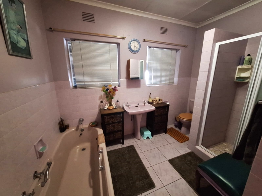 4 Bedroom Property for Sale in Vanderbijlpark SE 7 Gauteng