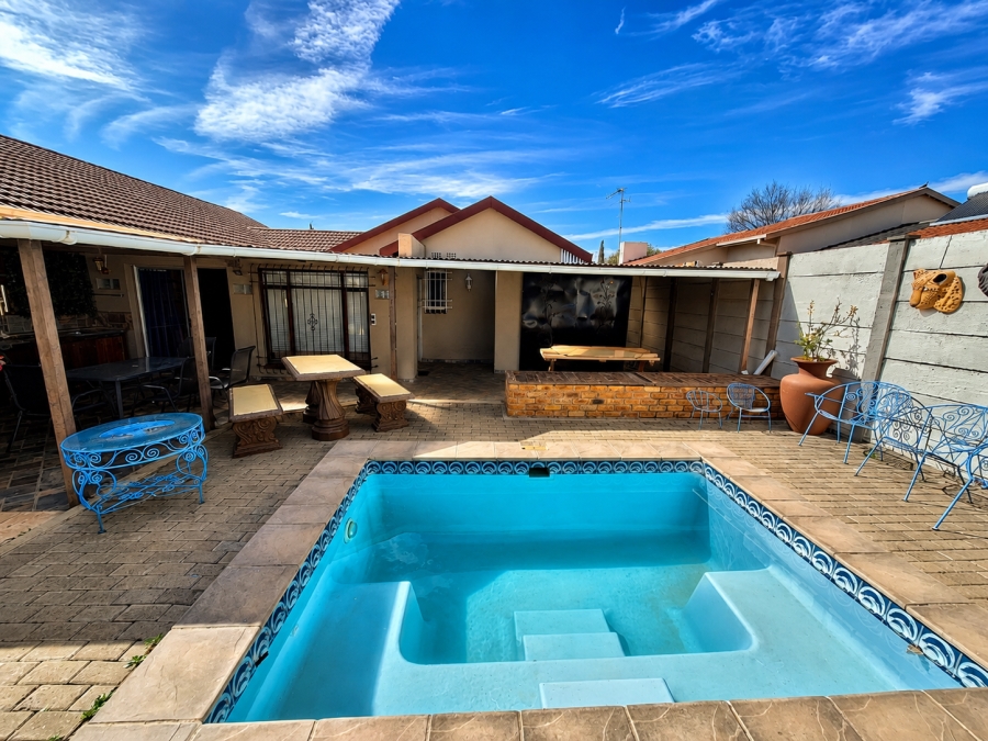 4 Bedroom Property for Sale in Vanderbijlpark SE 7 Gauteng