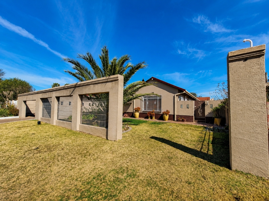 4 Bedroom Property for Sale in Vanderbijlpark SE 7 Gauteng