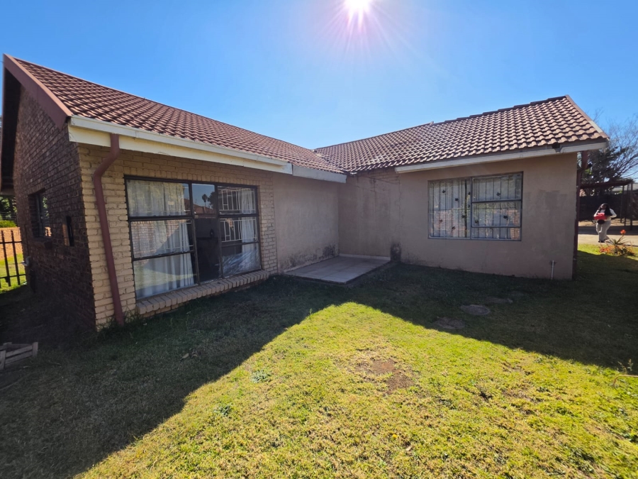 4 Bedroom Property for Sale in Mayberry Park Gauteng