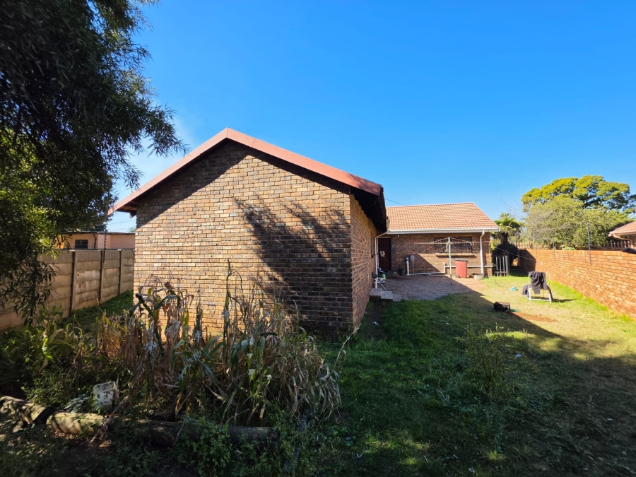 4 Bedroom Property for Sale in Mayberry Park Gauteng