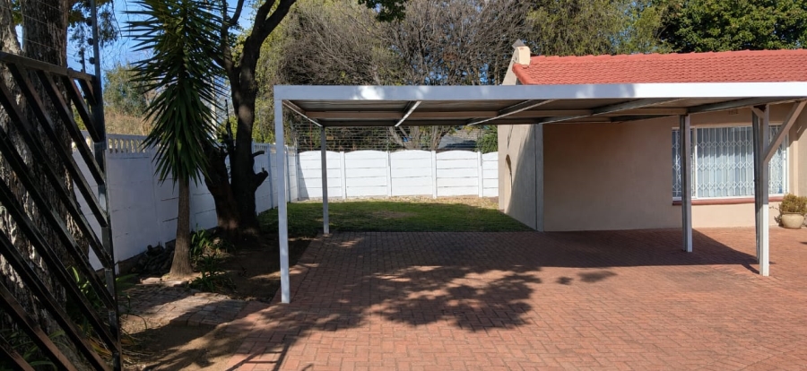 3 Bedroom Property for Sale in Brackendowns Gauteng