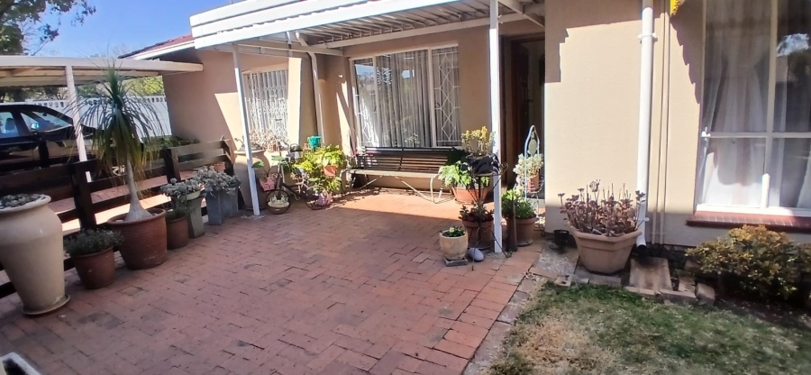 3 Bedroom Property for Sale in Brackendowns Gauteng