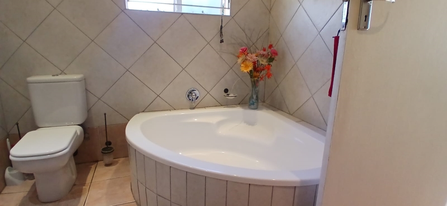 3 Bedroom Property for Sale in Brackendowns Gauteng