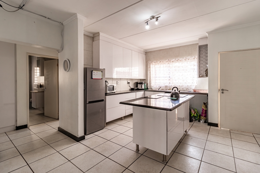 2 Bedroom Property for Sale in Sunninghill Gauteng