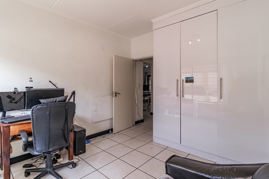 2 Bedroom Property for Sale in Sunninghill Gauteng