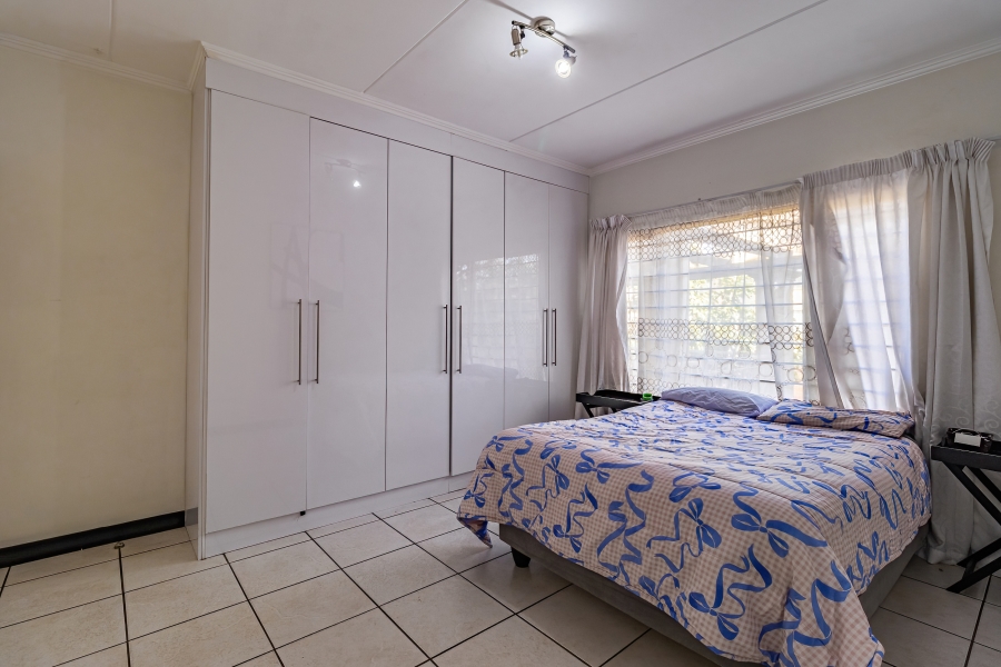 2 Bedroom Property for Sale in Sunninghill Gauteng