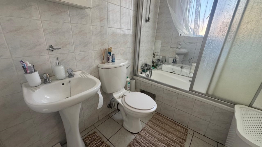 2 Bedroom Property for Sale in Oakdene Gauteng
