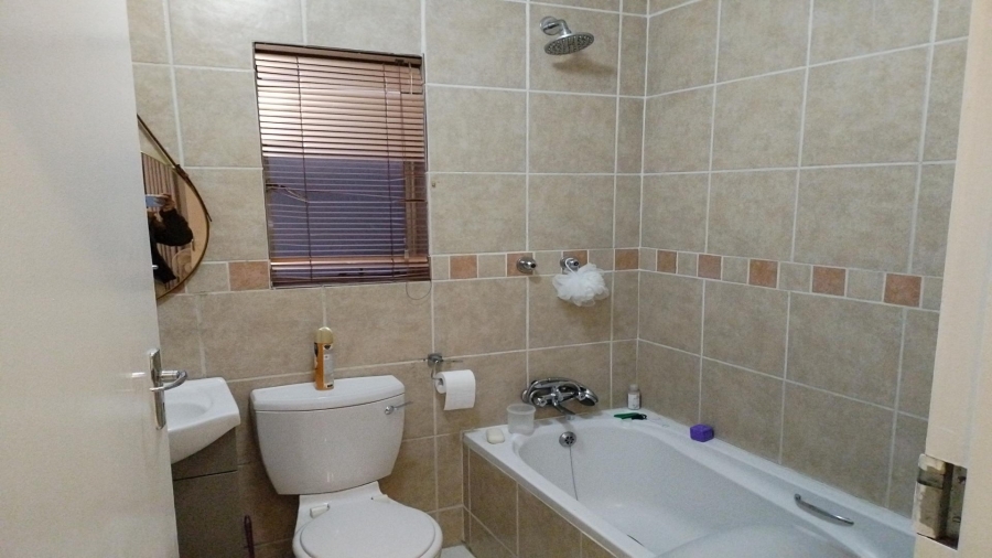 2 Bedroom Property for Sale in Noordhang Gauteng