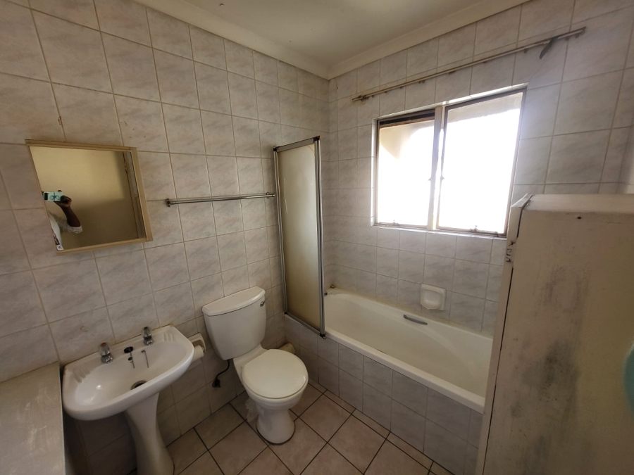 2 Bedroom Property for Sale in Oakdene Gauteng